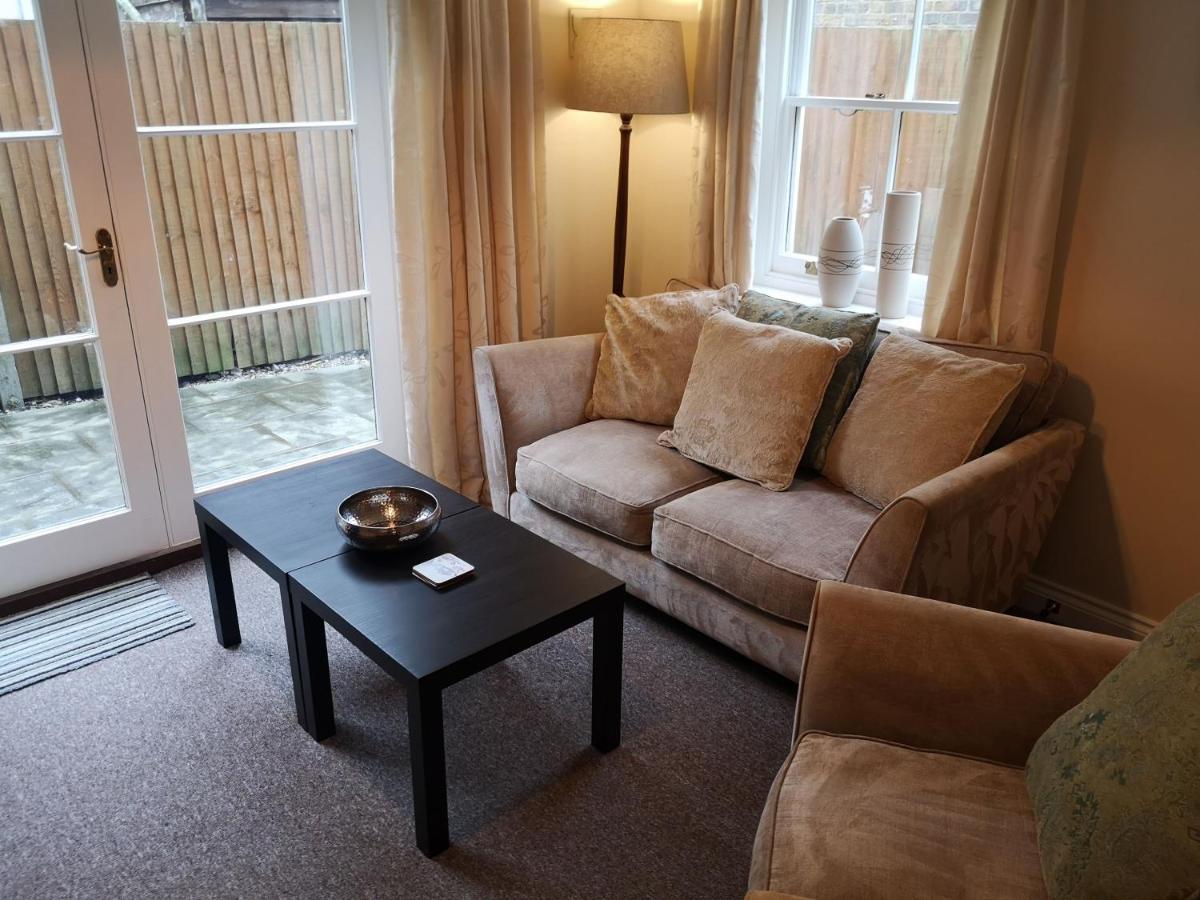 Coastal Escape Deal - 2 Bedroom House -Short Lets & Serviced Accommodation Екстериор снимка