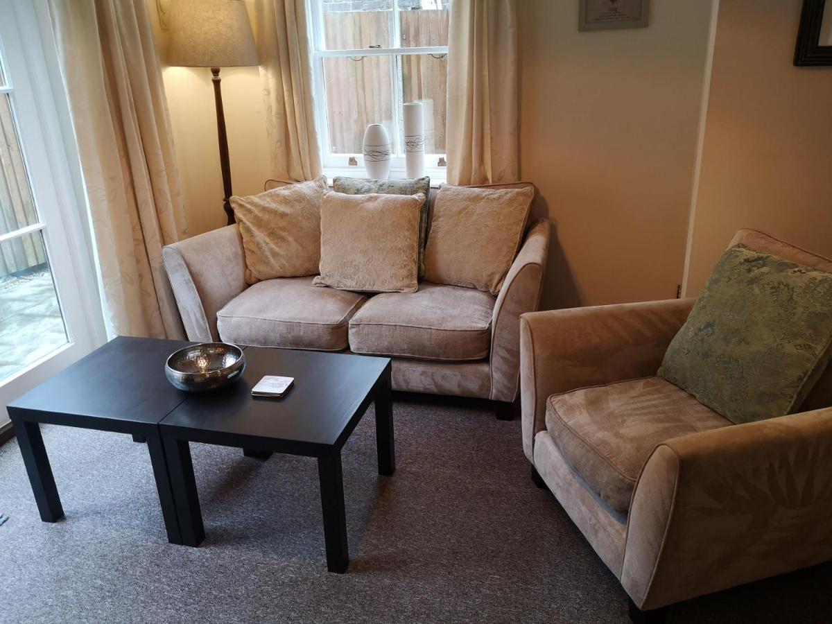 Coastal Escape Deal - 2 Bedroom House -Short Lets & Serviced Accommodation Екстериор снимка